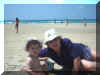 abuela y Mar en la playa 01-07-02-.jpg (161221 bytes)